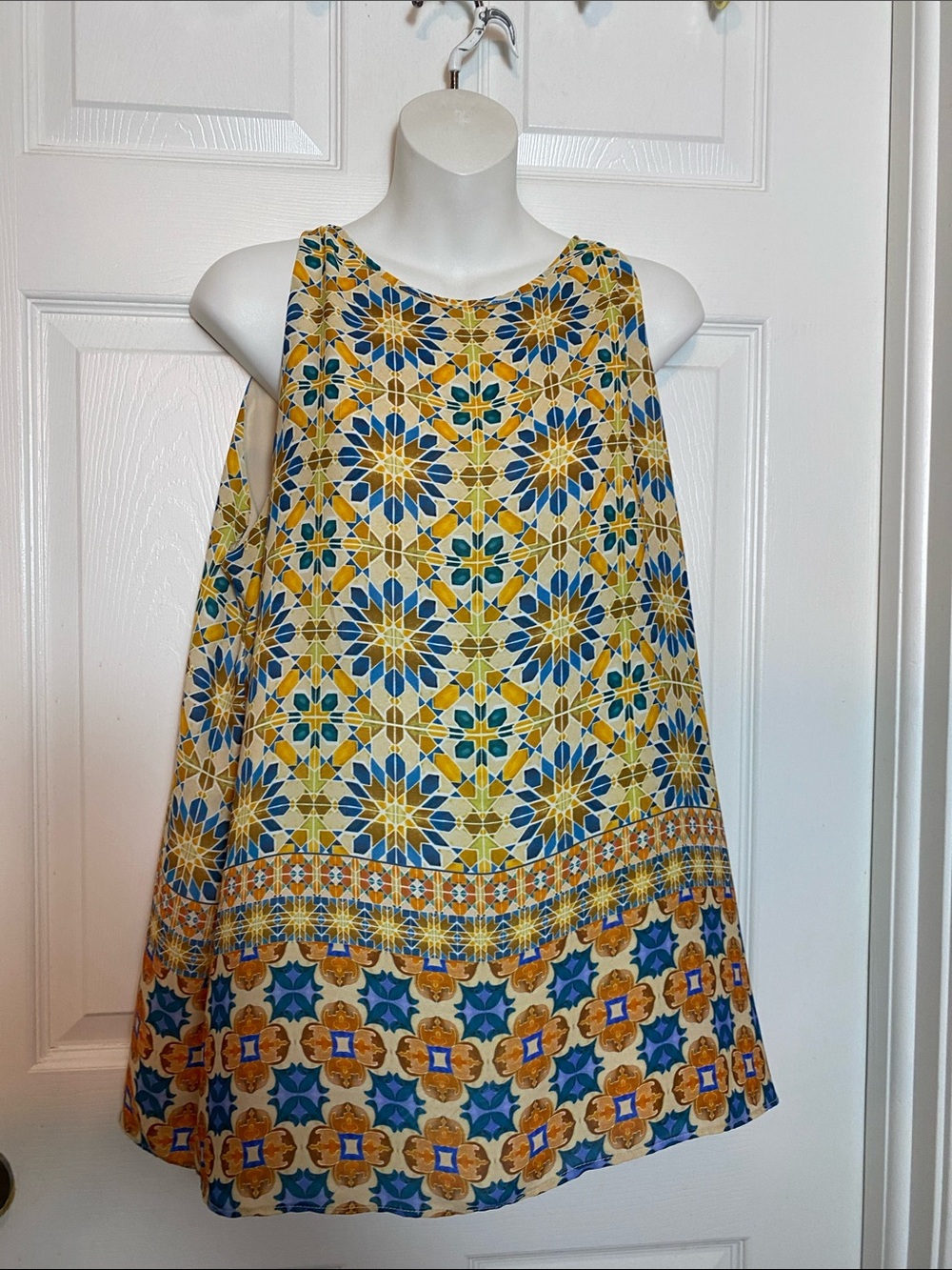 Antibes Blanc Printed Sleeveless Tunic in Cream, Blue & Yellow Size XL - Picture 6 of 8